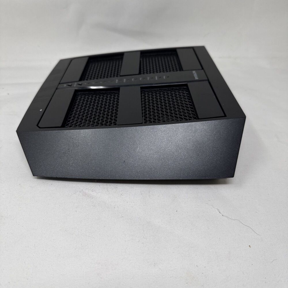 NETGEAR Nighthawk X6S Smart WiFi Router (R8000P) AC4000 Tri-Band - Picture 5 of 6